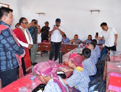 Bupati Samosir Dan DPC Gerindra Berikan Makanan Gratis di SMP N 1 Pangururan