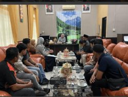 Karyawan Rumah Makan Ayam Presto Cabai Hijo Audiensi ke DPRD Langkat