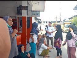 Emak – Emak Demo Pabrik Minta Anak Bekerja di PT Damai Abadi