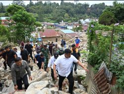 Tinjau Korban Banjir Bandang Parapat, Gubernur Percepat Pembangunan Bronjong