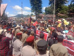 Massa Datangi DPRD Taput : Magigi Tu TPL