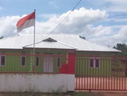 Bendera Robek Berkibar di Puskesmas dan KUD Air Upas