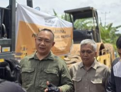 Bupati Ketapang Minta 5 Perusahaan Perbaiki Jalan Rusak