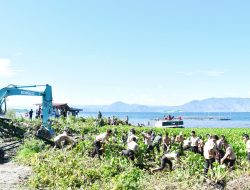 Pembersihan Eceng Gondok, Pemberian Sembako dan Penghijauan di Wilayah Korem 023 KS