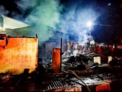 Dini Hari,3 Rumah Hangus terbakar
