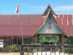 “Merah Putih” Lusuh Dan Koyak Berkibar di TK Dewi Sartika Manis Mata 