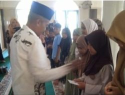Pengurus Al-Hidayah Desa Secanggang Santuni Anak Yatim di Mesjid Aziziyah 