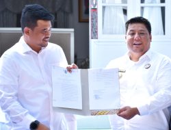 Gubsu Serahkan Aset Rumah Dinas Bupati Kepada Pemkab Samosir 