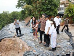 Kepala Dan Wakil BP Batam Tinjau Lokasi Longsor