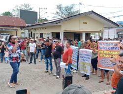 Massa Geruduk Polsek Pancur Batu, Ultimatum 3×24 Jam Tangkap Pelaku  