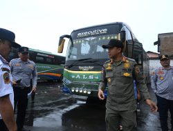 Satpol PP dan Dishub Tertibkan Angkutan Travel di SM Raja dan Jamin Ginting