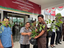 HLK RI ke-80  Kejaksaan Toba Bagikan 2.000 Bibit 