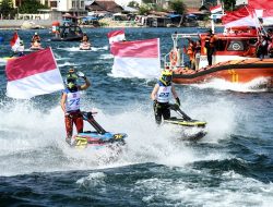 HUT RI di Kejuaraan Aquabike : Boanerges Ratag Juara Dunia Parade Lap Merah Putih