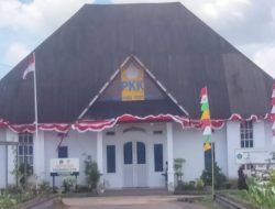Walau Hari Minggu “Merah Putih” Berkibar di Kantor PKK Ketapang