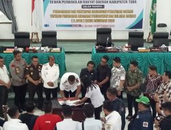 Bupati – DPRD Toba Tandatangani P-APBD Kabupaten Toba  