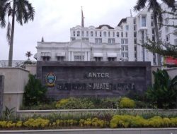 Main HP saat Bobby Beri Arahan Sekdiskop Dicopot