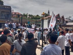 Ribuan Massa Unjukrasa Tuntut Ganti Ephorus HKBP