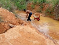Warga Sambau Kecamatan Nongsa Keluhkan Tumpukan Pasir di Jalan