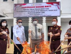 Kejari Toba Musnahkan Barang Bukti Berkekuatan Hukum Tetap