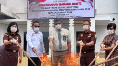 Kejari Toba Musnahkan Barang Bukti Berkekuatan Hukum Tetap
