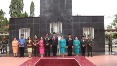 Hari Pahlawan Nasional, Pemkab Toba Upacara di Dua Lokasi