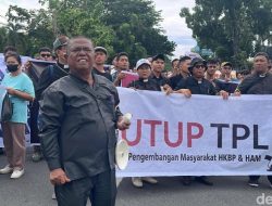 Ribuan Massa Tuntut Penutupan TPL di Depan Kantor Gubsu