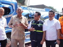 Bupati Syah Afandin Lepas 20 Mobil Tangki Air Bersih untuk Warga 