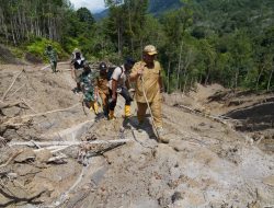 ‎Pemkab Taput Tabur Bunga dan Salurkan Bantuan di Parmonangan