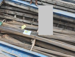 Aksi Oknum Terekam Saat Tempelkan Stiker Mirip Milik BC Batam