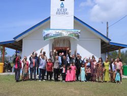 Kapolres Samosir Rina Tarigan Ibadah di HKBP Sidihoni 