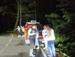 Polres Samosir Sigap Bantu Pengendara Mobil Rusak di Perbukitan Tele