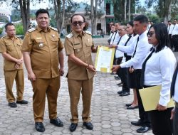 Bupati Samosir Serahkan 803 SK PPPK Paruh Waktu