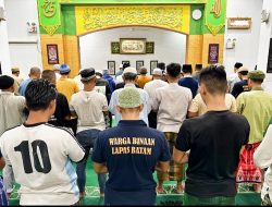 Lapas Kelas IIA Batam Laksanakan Salat Tarawih