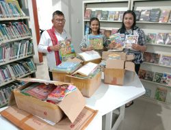 Pemkab Taput Terima Bantuan Buku Dari Yayasan Komunitas Terang 