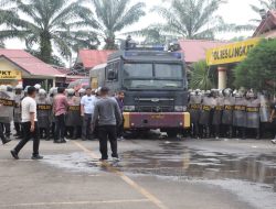Personel Polres Langkat Perdalam Latihan Sispam Kota, Kapolres Tekankan Humanis 