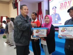 Polda Kepri Nobar Dirangkaikan Pembagian Bantuan Sosial