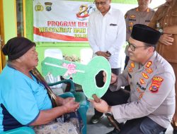 Kapolres Langkat Serahkan Kunci Rumah kepada Ibu Ginah