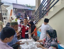 Polsek Sekupang Pererat Kedekatan dengan Masyarakat Melalui Aksi Berbagi  