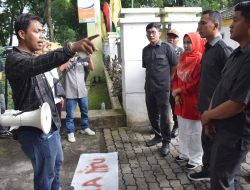 Usai Mendengarkan Pidato Presiden, Ketua DPRD Langkat Temui Pengunjuk Rasa Tunggal Adi Nugraha