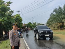 Jalan Sumorbor -Tanjung Selamat Kebanjiran, Polsek Padang Tualang Atur Lalu Lintas