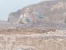 Pemecah Batu Perbukitan Beroperasi di Tanjung Uncang