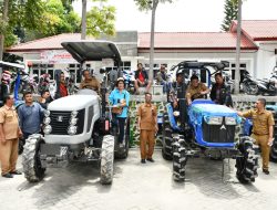 Pemkab Samosir Salurkan 51 Alsintan Perluas Lahan Pertanian